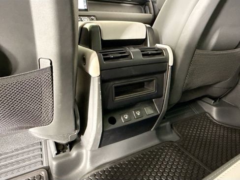 Used 2025 Land Rover Defender 110 X-Dynamic SE image 16