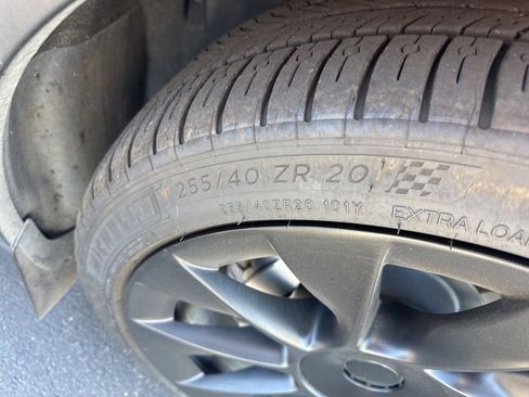 Used 2022 Tesla Model Y Long Range image 7