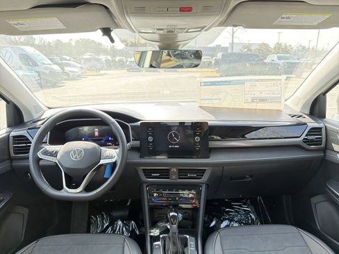 New 2026 Volkswagen Taos SE image 20