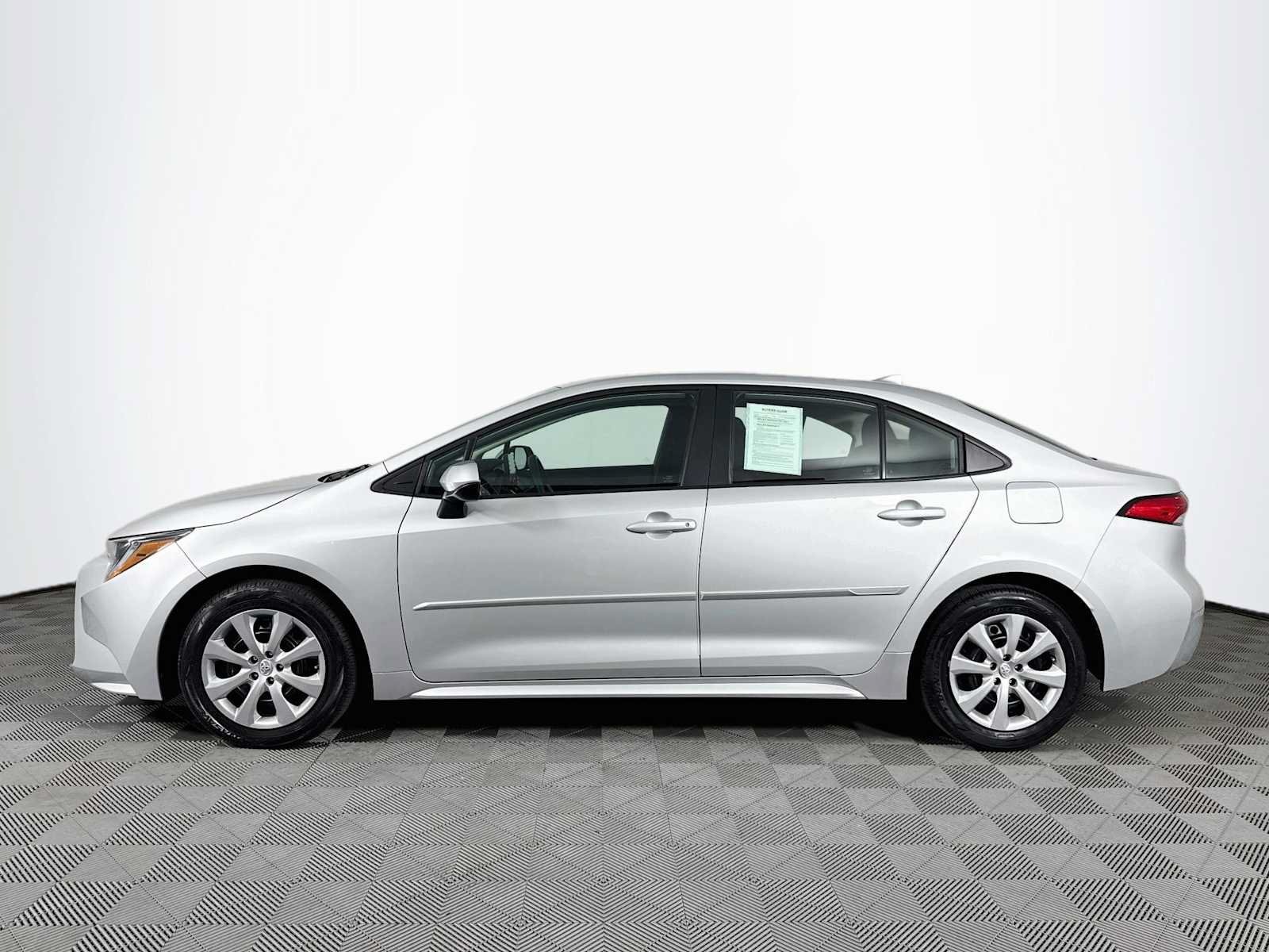 Used 2022 Toyota Corolla LE FWD image 8