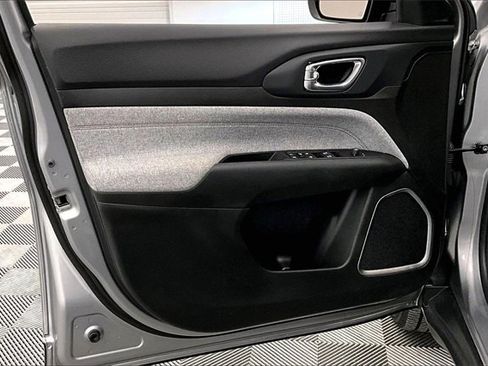 Used 2022 Jeep Compass Latitude image 17