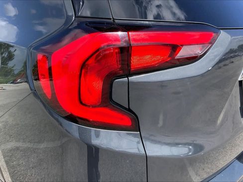Used 2018 GMC Terrain SLE w/ Driver Convenience Package FWD image 28