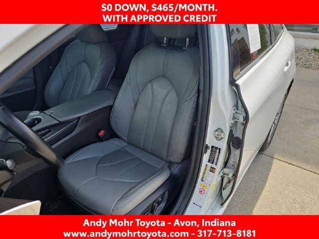 Used 2019 Toyota Avalon XLE w/ Moonroof Package FWD image 10