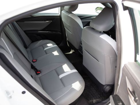 Used 2025 Toyota Camry SE AWD/4WD image 24