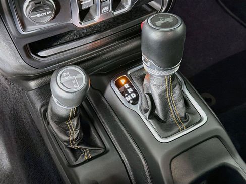 Used 2022 Jeep Wrangler Unlimited Sahara AWD/4WD image 23