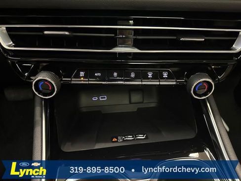 New 2026 Chevrolet Traverse LT w/ Sun and Wheel Package AWD/4WD image 13