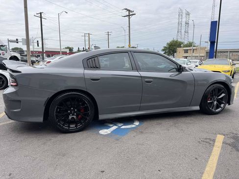 Used 2019 Dodge Charger Scat Pack RWD image 4