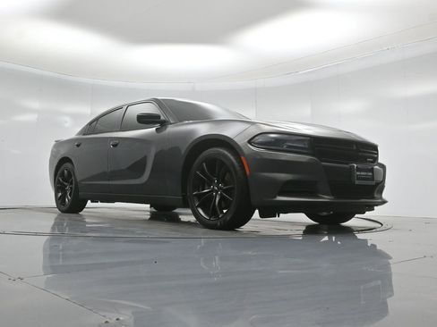 Used 2017 Dodge Charger SE w/ Blacktop Package RWD image 45