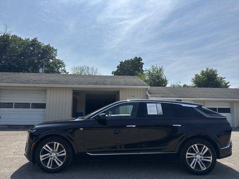 Used 2024 Cadillac Lyriq Tech RWD image 9