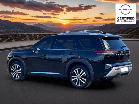 Certified 2023 Nissan Pathfinder Platinum FWD image 4