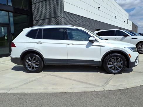 Used 2023 Volkswagen Tiguan SE AWD/4WD image 8