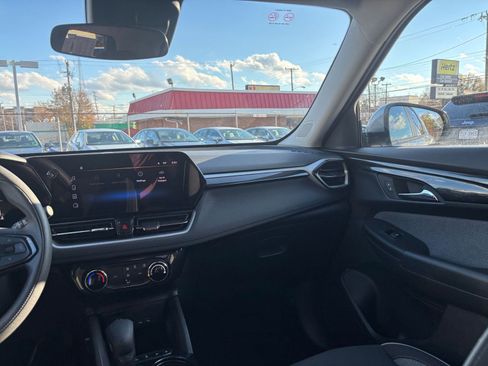 Used 2025 Chevrolet TrailBlazer LT image 33