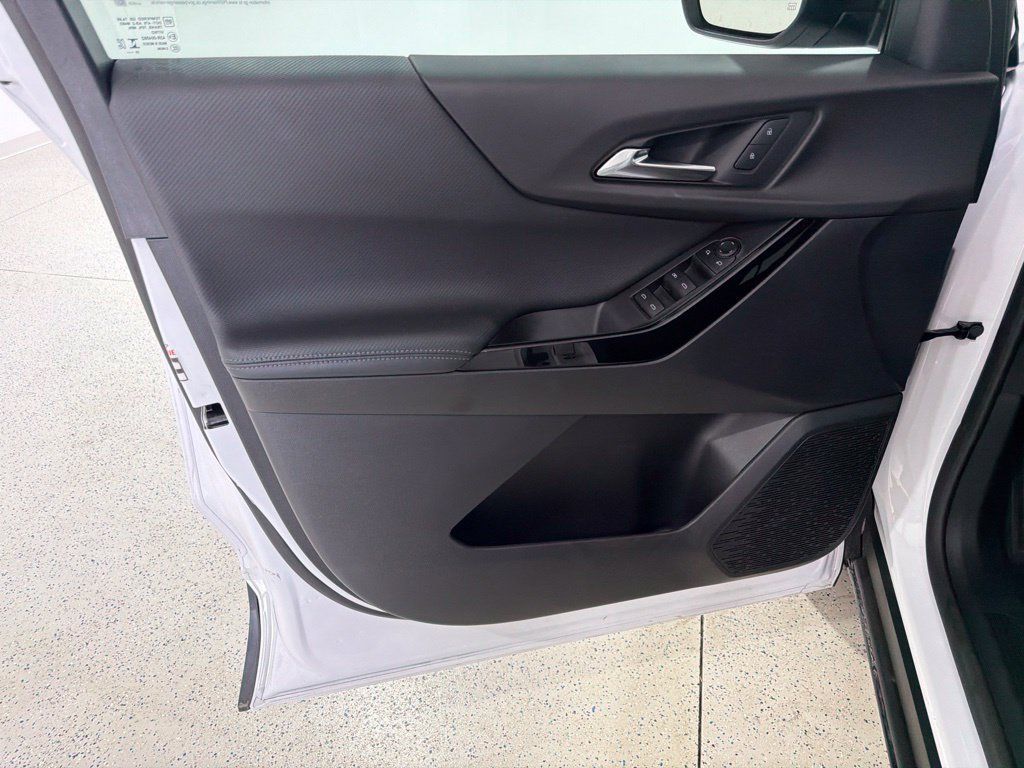 Used 2026 Chevrolet Equinox LT FWD image 20