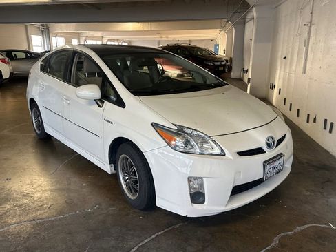 Used 2010 Toyota Prius Three image 2