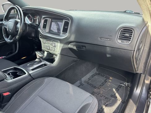 Used 2019 Dodge Charger SXT image 11
