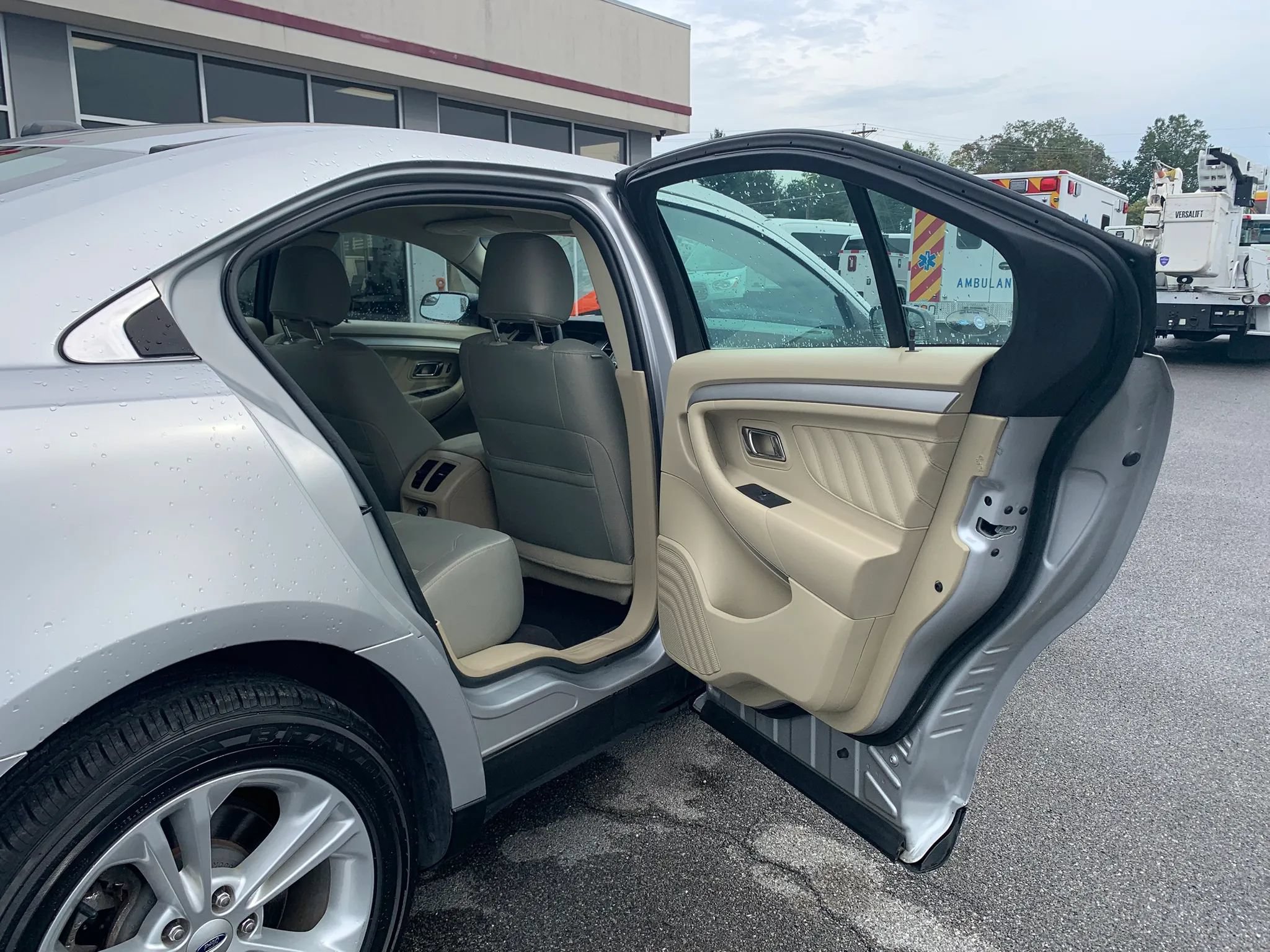 Used 2019 Ford Taurus SE FWD image 26