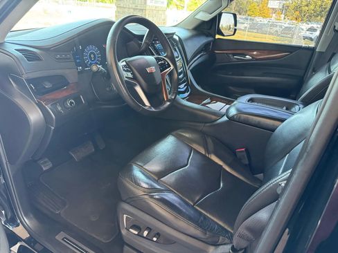 Used 2017 Cadillac Escalade Luxury image 12