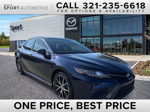 Used 2022 Toyota Camry SE image 1
