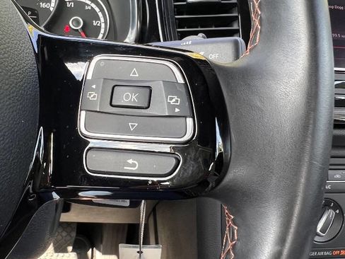 Used 2016 Volkswagen Beetle 1.8T Classic FWD image 17