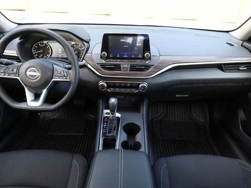 Certified 2025 Nissan Altima 2.5 SV FWD image 21