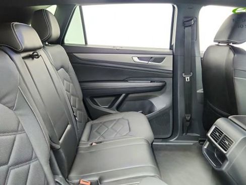 Used 2024 Volkswagen Atlas Cross Sport SE w/ Black Wheel Package image 24