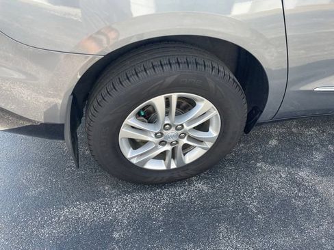 Used 2018 Buick Enclave Essence AWD/4WD image 8