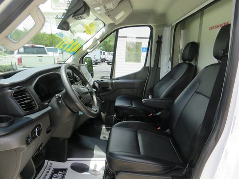 Used 2023 Ford Transit 350 DRW RWD image 4