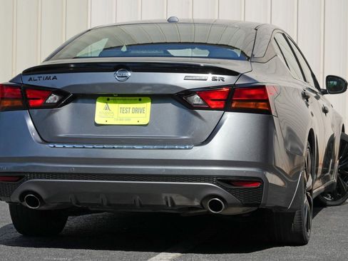Used 2022 Nissan Altima 2.5 SR w/ Midnight Edition Package FWD image 4