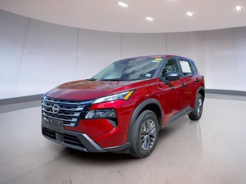 Used 2025 Nissan Rogue S image 2