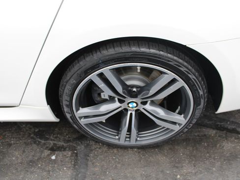 Used 2018 BMW 740i image 15