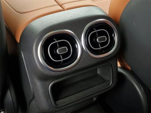 Used 2025 Mercedes-Benz GLC 350e 4MATIC image 28