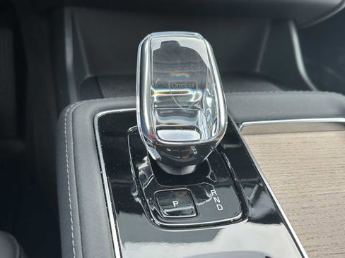 Certified 2025 Volvo XC90 B6 Plus image 36