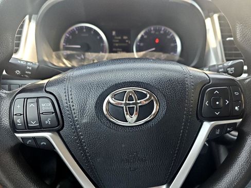 Used 2019 Toyota Highlander LE image 13
