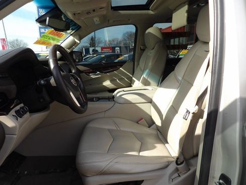 Used 2015 Cadillac Escalade Premium image 9