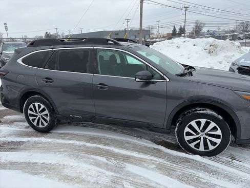 Used 2022 Subaru Outback Premium image 5