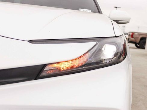 Used 2025 Toyota Camry SE FWD image 7