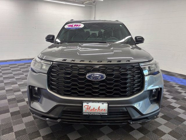 Used 2025 Ford Explorer ST-Line w/ ST-Line Street Pack AWD/4WD image 13