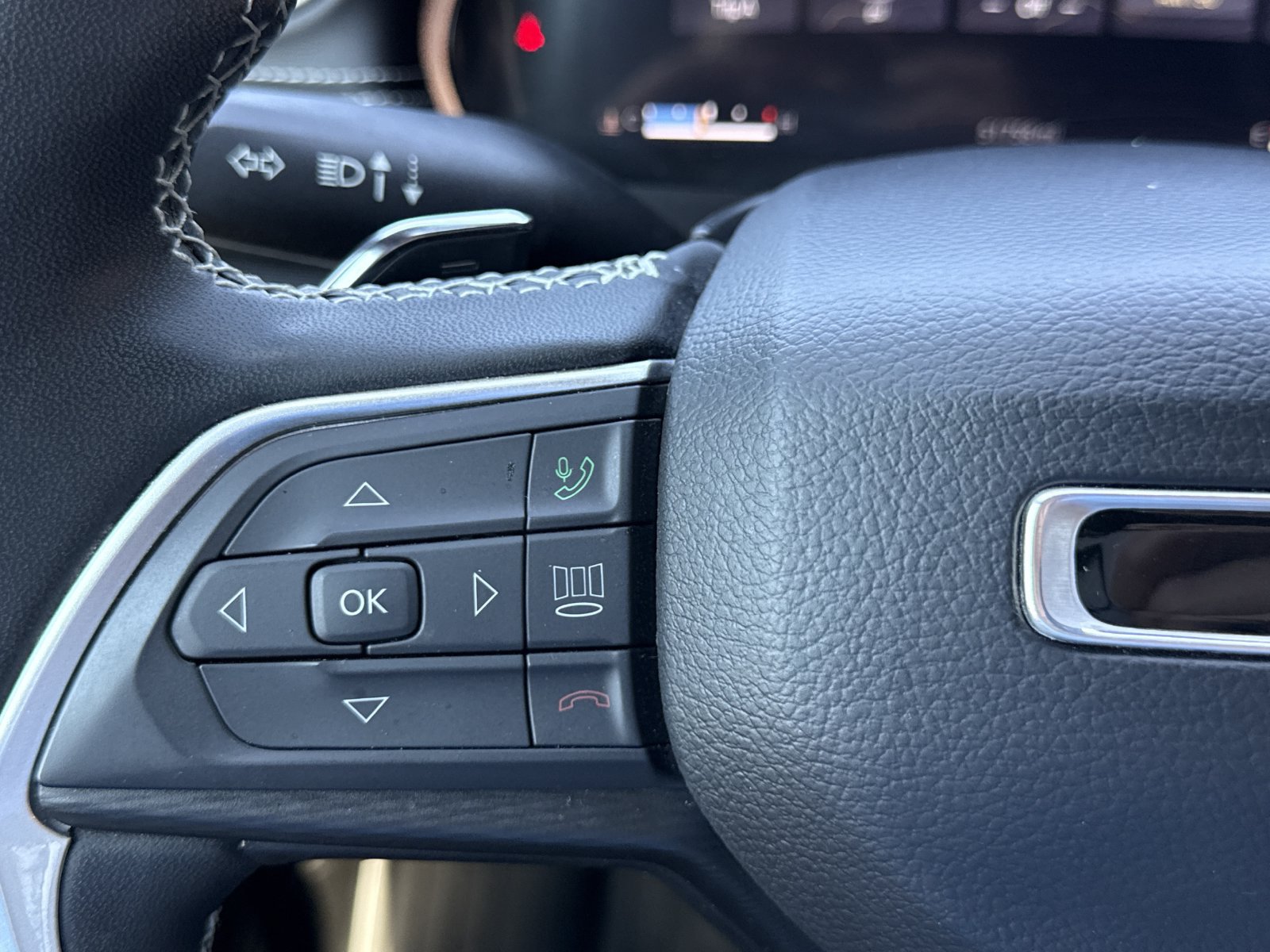 Used 2024 Jeep Grand Cherokee L Laredo AWD/4WD image 22