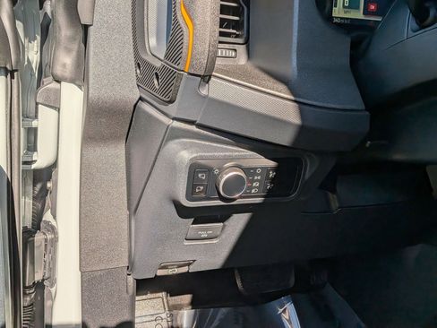 Used 2024 Ford Bronco Badlands image 15