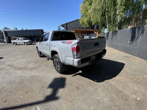 Used 2021 Toyota Tacoma TRD Sport w/ TRD Premium Sport Package AWD/4WD image 4