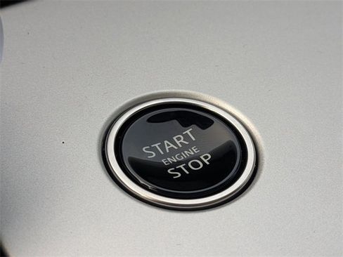 Used 2025 Land Rover Range Rover SE image 20