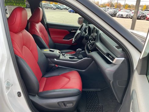 Used 2023 Toyota Highlander XSE image 45