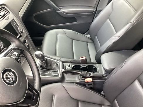 Used 2016 Volkswagen Golf SE w/ Lighting Package image 16