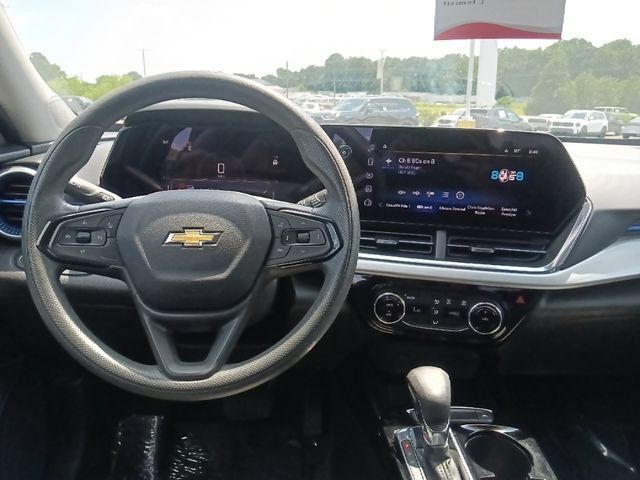 Used 2025 Chevrolet Trax LT FWD image 25