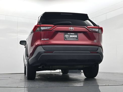 Used 2021 Toyota RAV4 LE AWD/4WD image 41