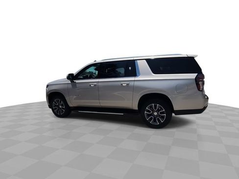 Used 2023 Chevrolet Suburban LT w/ LT Signature Plus Package RWD image 6