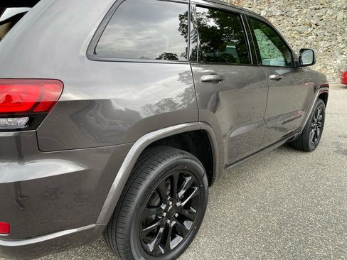 Used 2021 Jeep Grand Cherokee Laredo X AWD/4WD image 32