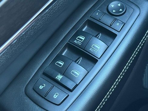 Used 2014 Jeep Grand Cherokee Limited w/ Luxury Group II image 21