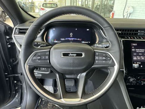 Used 2023 Jeep Grand Cherokee Altitude AWD/4WD image 24