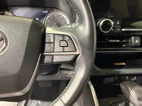 Used 2023 Toyota Highlander XLE AWD/4WD image 26